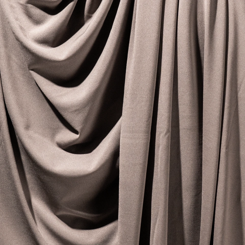 Hijab Jersey Premium Luxe Dusty Taupe — gros plan matière